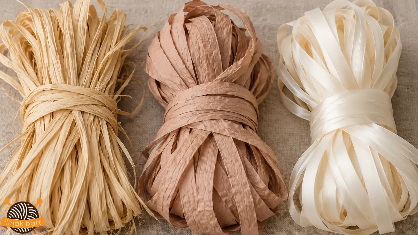نمای نزدیک الیاف گیاهی، نخ کاغذی و رشته مصنوعی با ظاهر رافیا